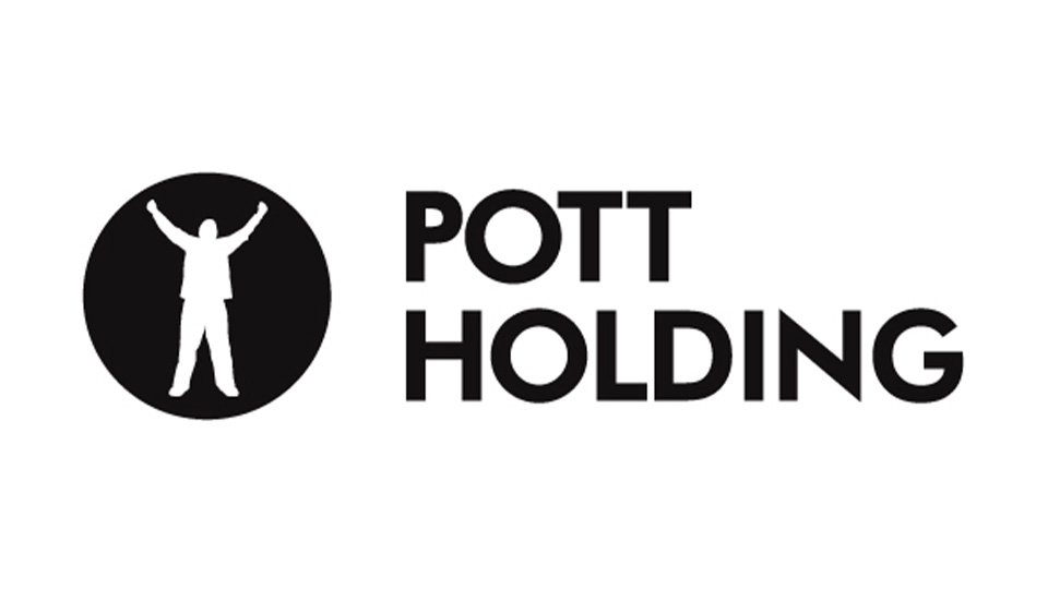 41_POTT-HOLDING-2