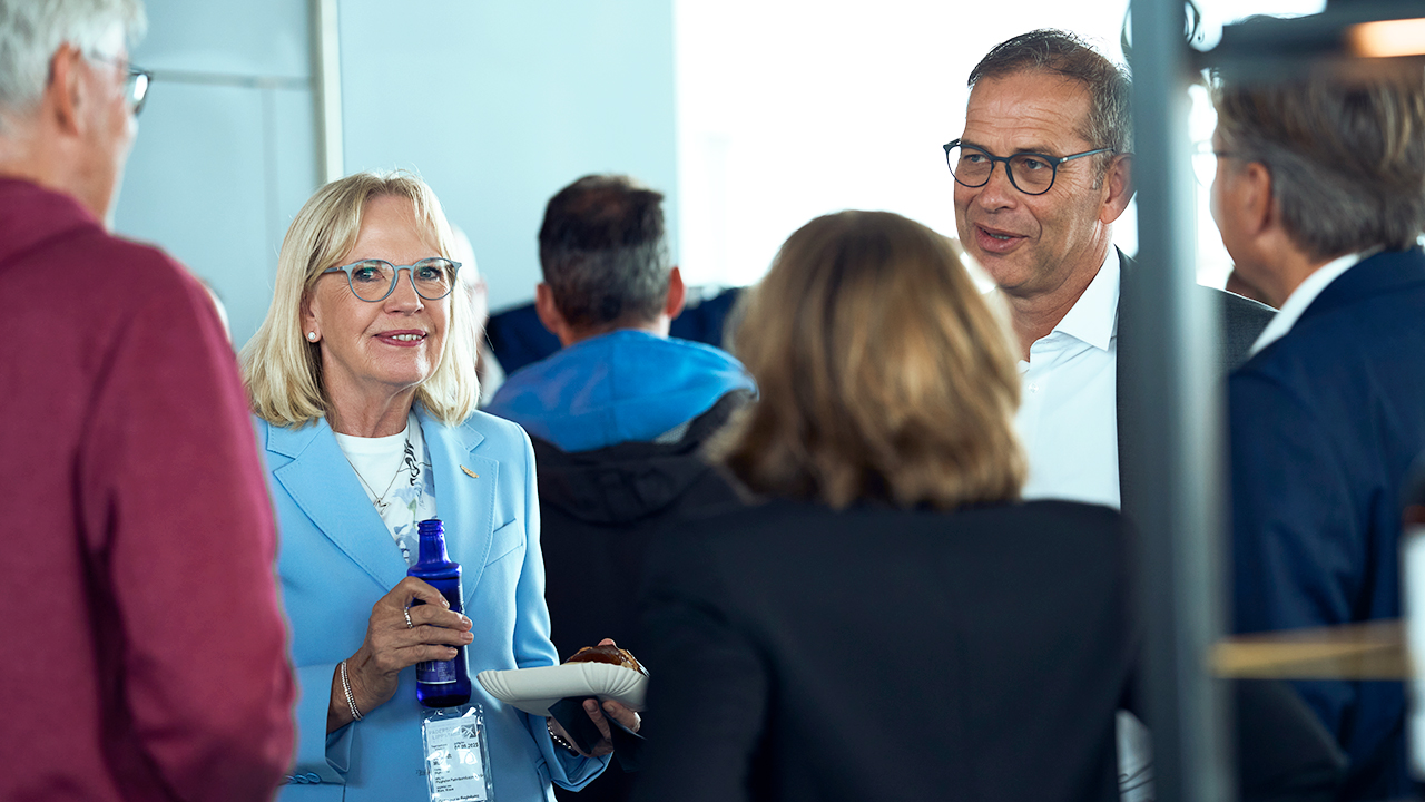 Gruppenfoto von mehreren Gesellschaftern
