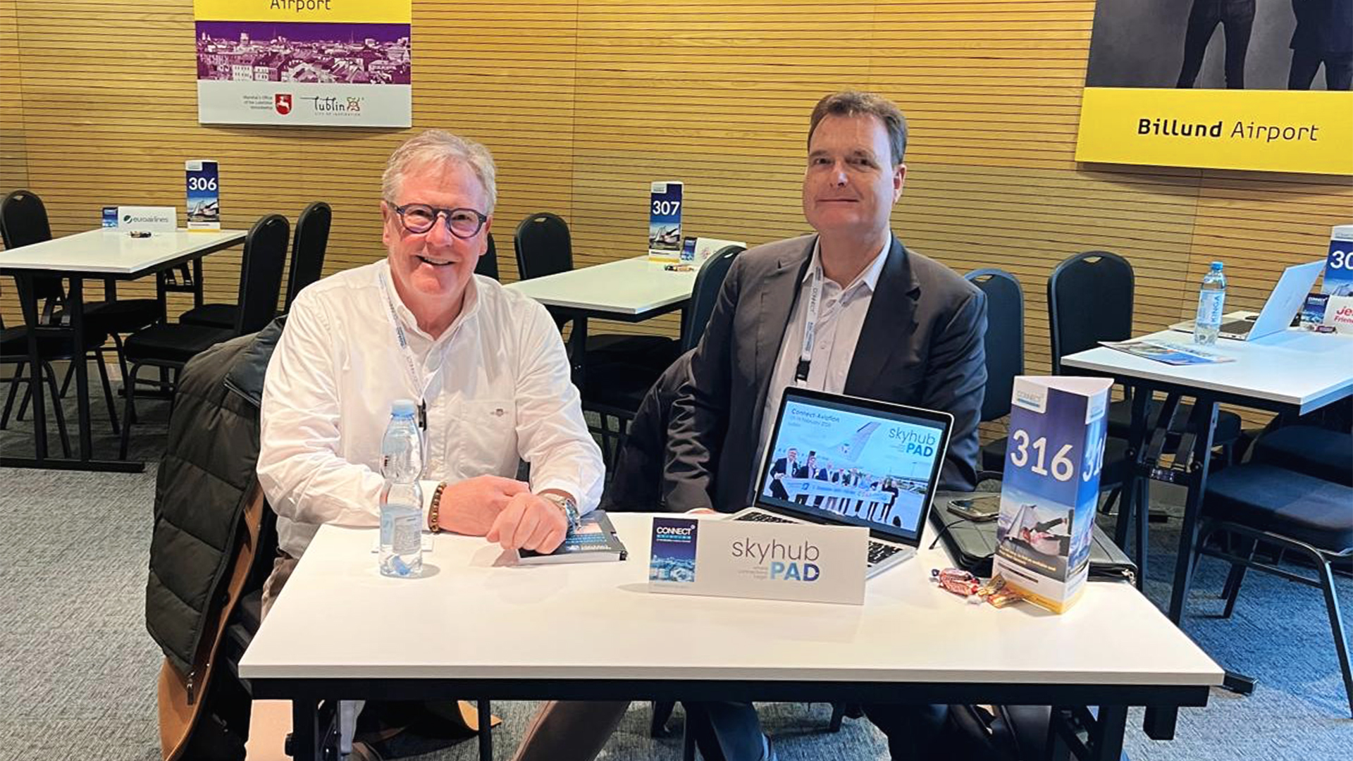 Gruppenfoto von mehreren Gesellschaftern